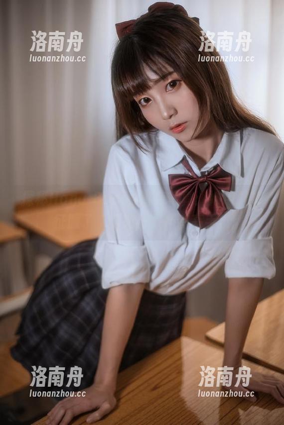 Hana Bunny 探秘Hana Bunny清纯写真:她用微笑征服了‘清纯界’所有高手!